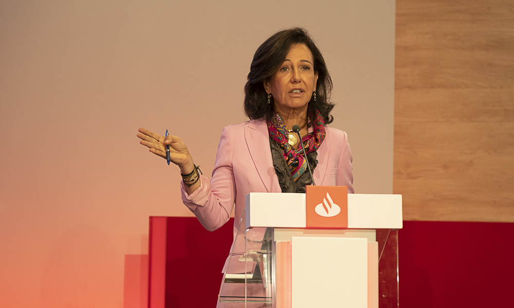 Propone Santander más de 3 mil despidos por digitalización